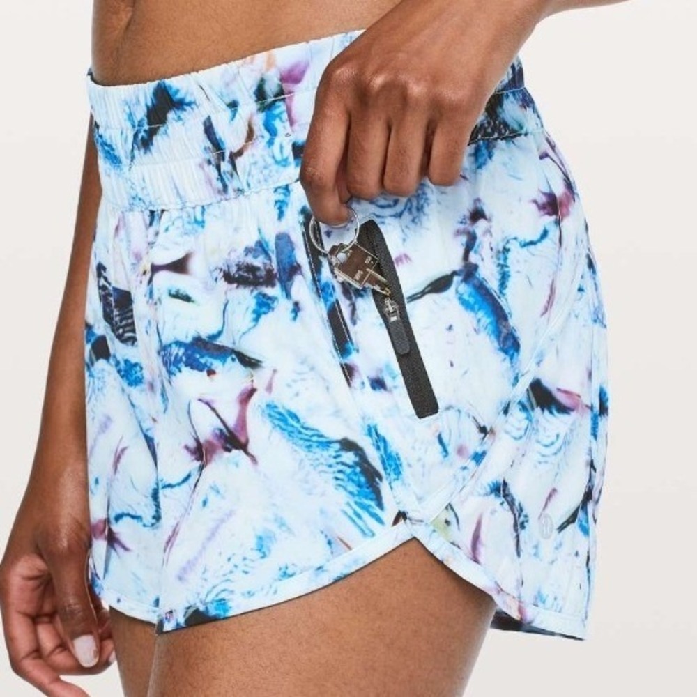 Lululemon Tracker Short V 4 Exposure Multi Blue Abstract Running Shorts Size 10